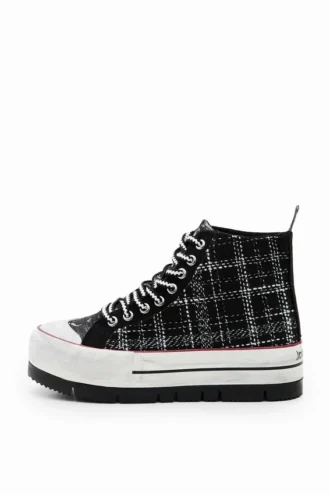 Höga sneakers med tartanmönster och plattform