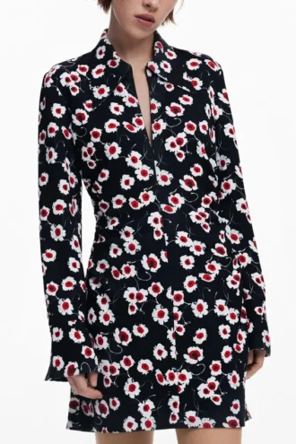 Kort blommig skjortklänning