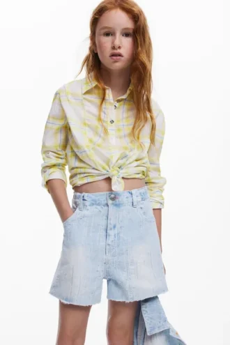 Kort jeansskjorta
