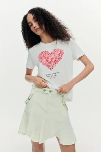 Kortärmad T-shirt med hjärtmotiv