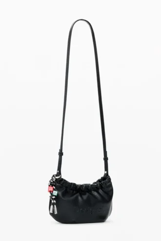Liten crossbody-plånbok med berlocker