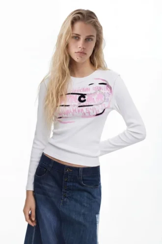 Långärmad T-shirt med rosa bokstäver