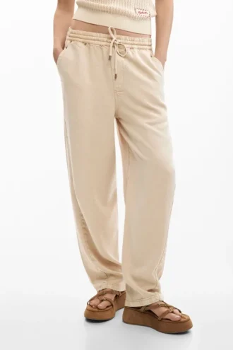 Lätta jeans med sliten effekt