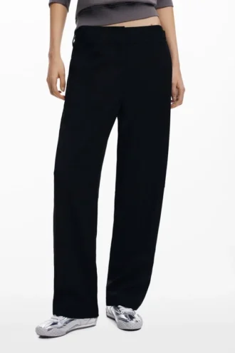 Raka byxor i utility-stil