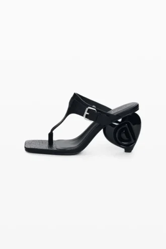 Sandaler med klack i läderimitation