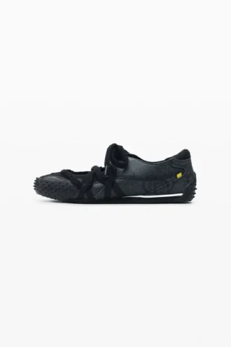 Sneakers i läder med snörning