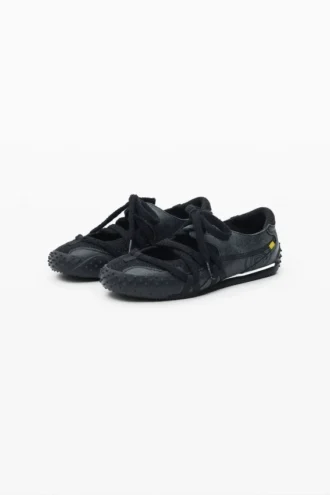 Sneakers i läder med snörning