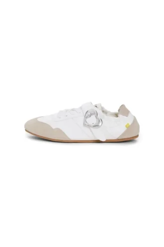 Sneakers i läder med spänne