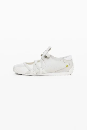 Sneakers i rått tyg