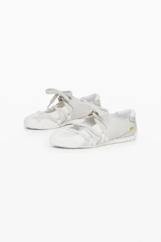 Sneakers i rått tyg