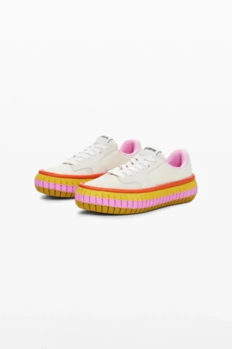 Sneakers med flerfärgad sula